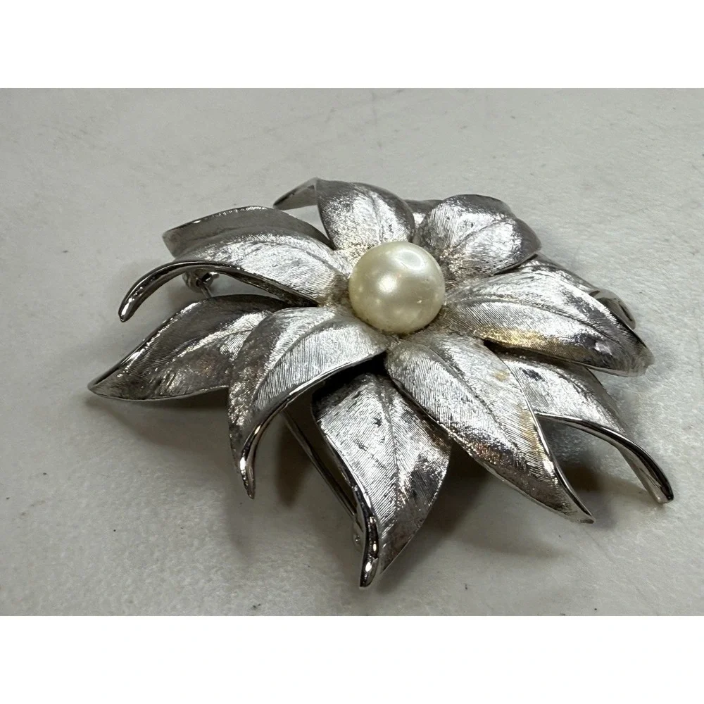 Vintage Silver Tone Faux Pearl Flower 3